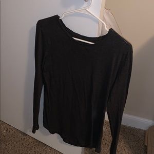 grey long sleeved shirt